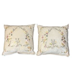 NWOT Embroidered Flower Petals Victorian Heart Floral Ribbon Cream Pillow